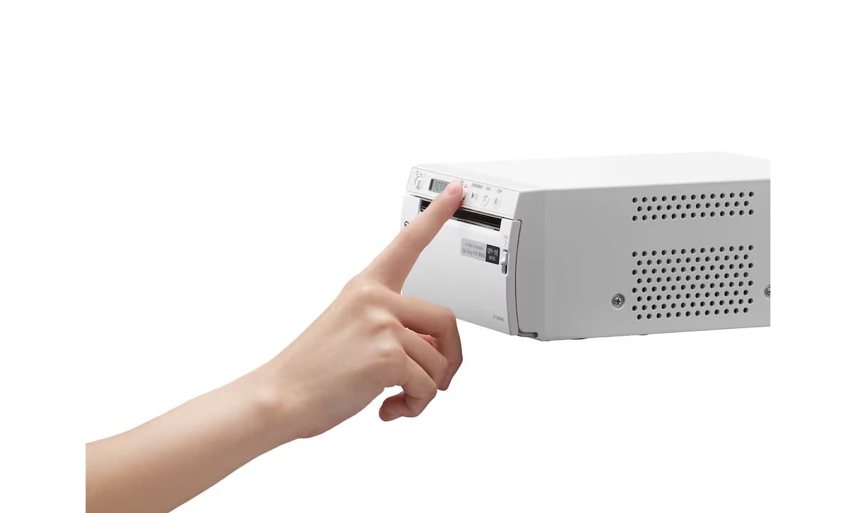 Управление Sony UP-D899MD: джойстик и плоские кнопки