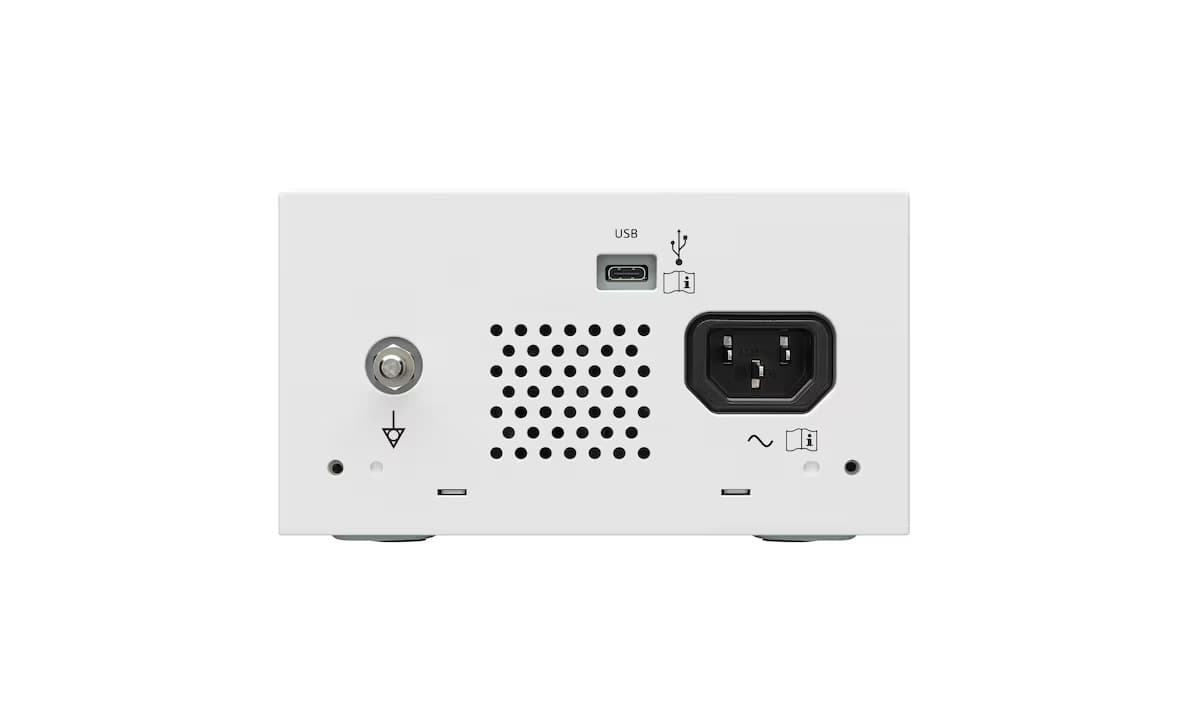 Sony UP-D899MD — задняя панель: разъём USB Type-C и питание