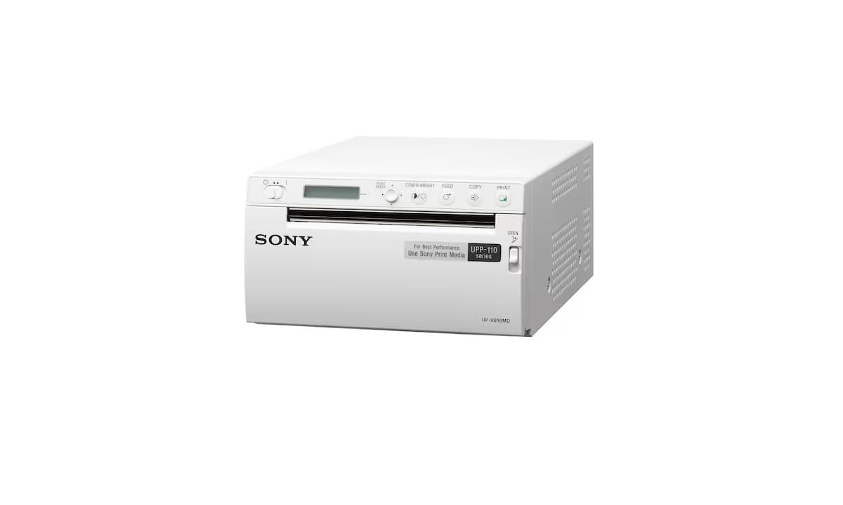 Sony UP-X899MD — вид три четверти, дисплей выключен