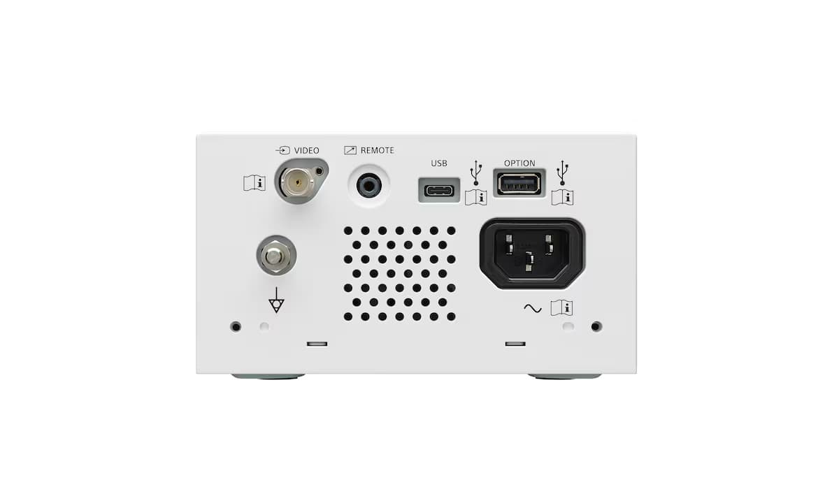 Sony UP-X899MD — задняя панель: видеовход BNC, REMOTE, USB Type-C, порт OPTION