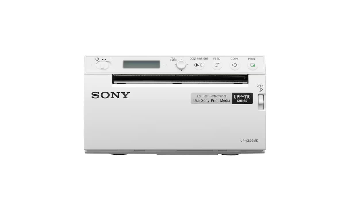 Sony UP-X899MD — вид спереди, дисплей выключен